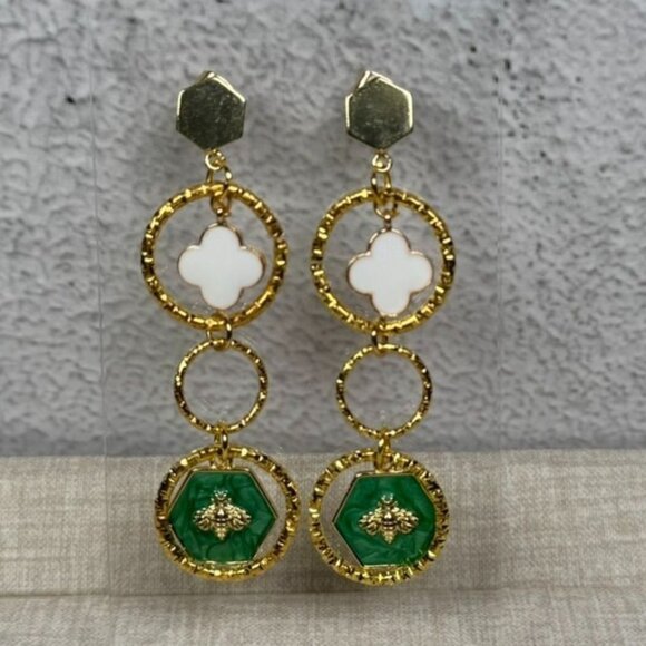 NWT Elegant Gold & White Clover Dangle Earrings With Green Enamel Bee Accents - Picture 1 of 2